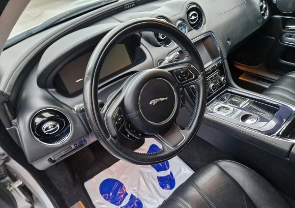 Jaguar XJ cena 62000 przebieg: 224000, rok produkcji 2011 z Mirosławiec małe 407